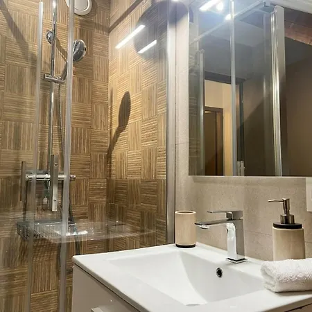 Cosy A 5 Min Centre 10 Min Lacs Apartment *